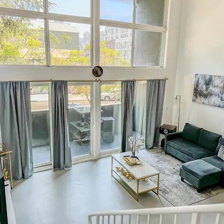 Beautiful Loft In Little Italy Sd With Parking Apartment